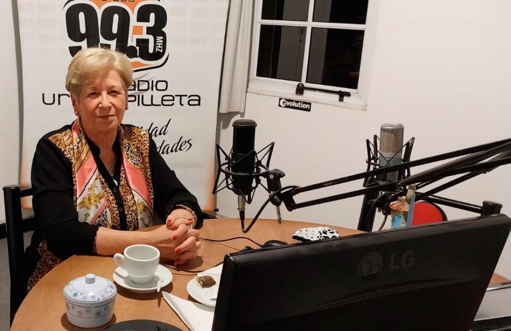 Mirta Carona visitó los estudios de Radio Urdampilleta para hacer 