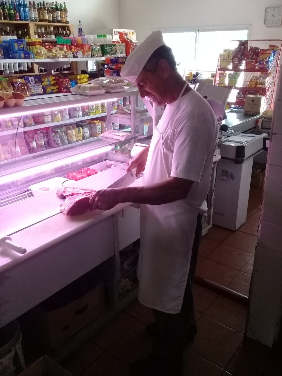 Carnicería y Minimercado El 17 de Héctor Serra cumplió 29 años de vida comercial, y en Radio Urdampilleta hablamos en el día de referencia, contando la historia de su comercio
