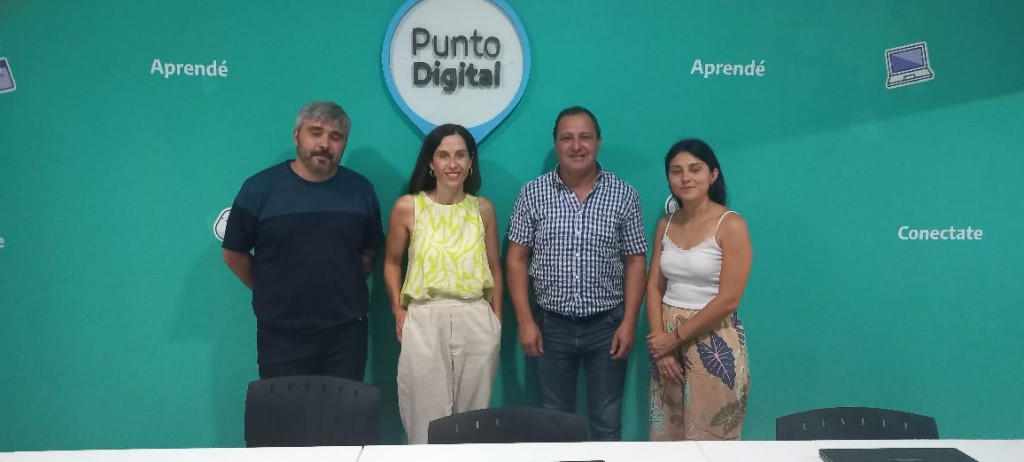 Marcos Beorlegui y Cecilia Luna visitaron el Punto Digital y fueron recibidos por Micaela Chiminella y Mario Fernández