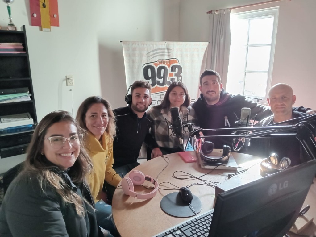 El Equipo Multidisciplinario Municipal visitó Radio Urdampilleta y contaron las actividades en la localidad