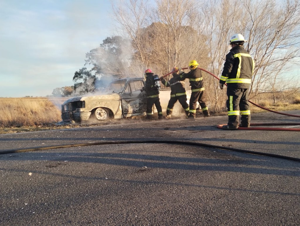 Ruta 65: Se incendió una camioneta